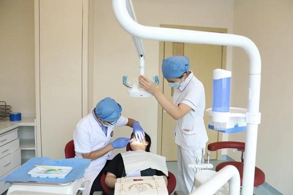 牙科诊所附近正规医院开业吗(华西口腔医院锦江门诊部开业)